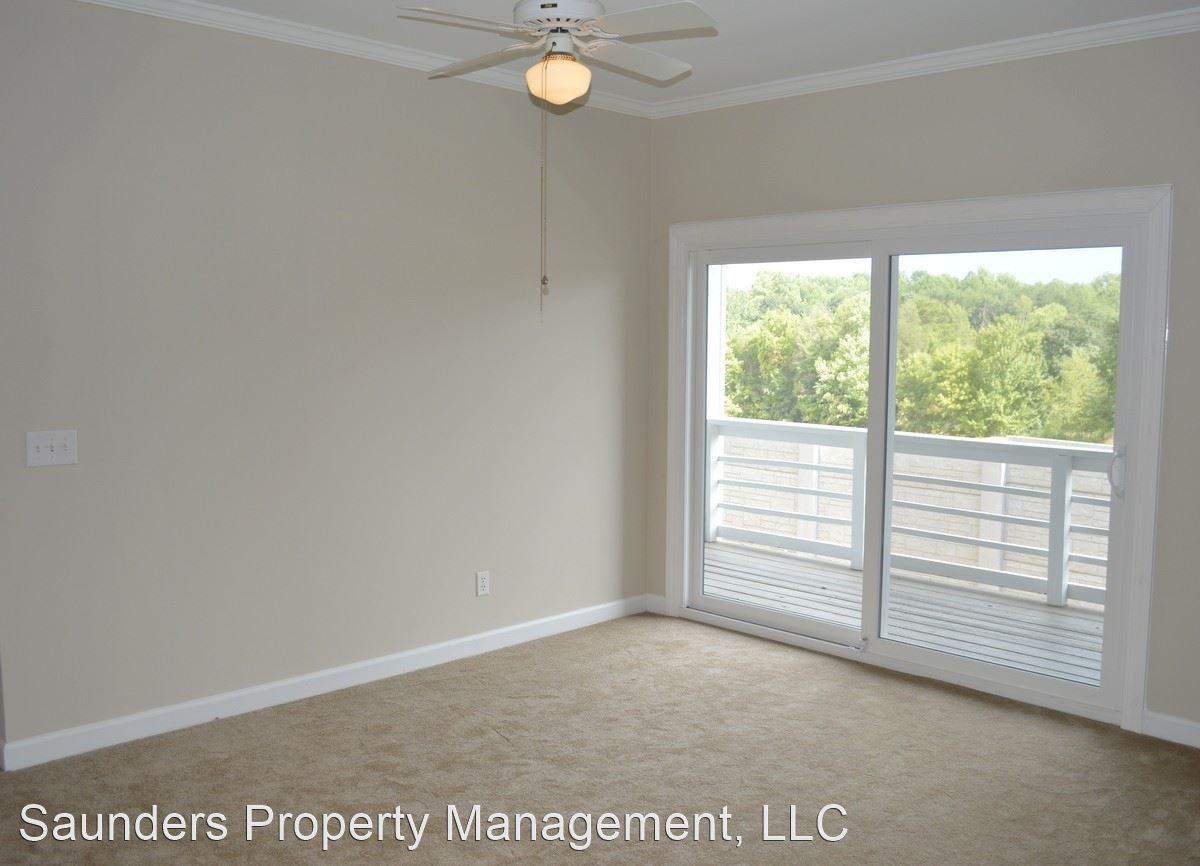 390 Meadows Cir - Photo 3 of 18