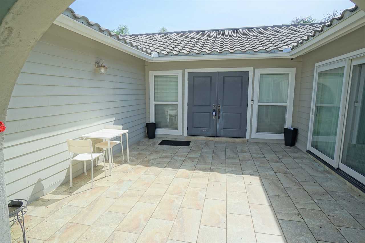 3921 Venetian Way - Photo 2 of 40