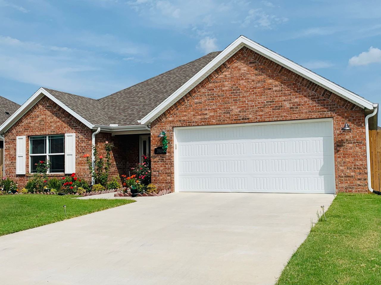 3904 Sw Mistletoe Ave - Photo 2 of 30