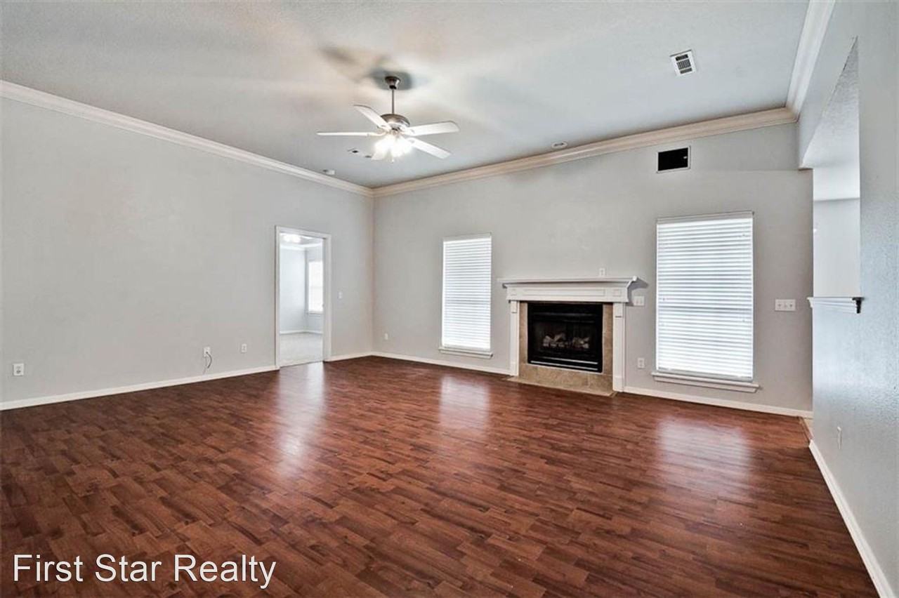 1205 Humphrey St - Photo 2 of 12