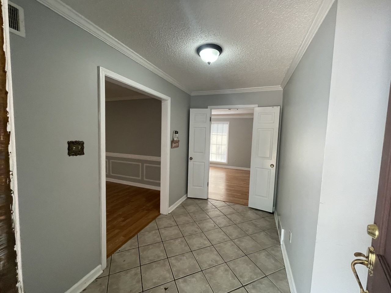 8383 Chippingham Dr - Photo 3 of 7
