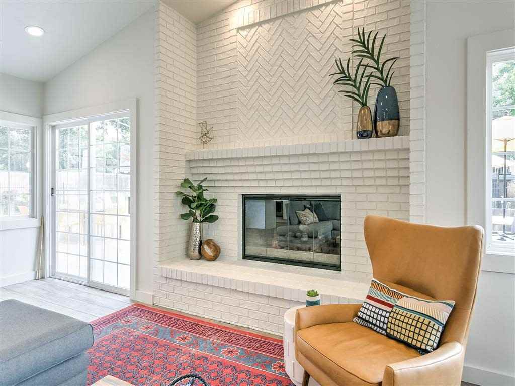 Rosewood - Photo 6 of 43