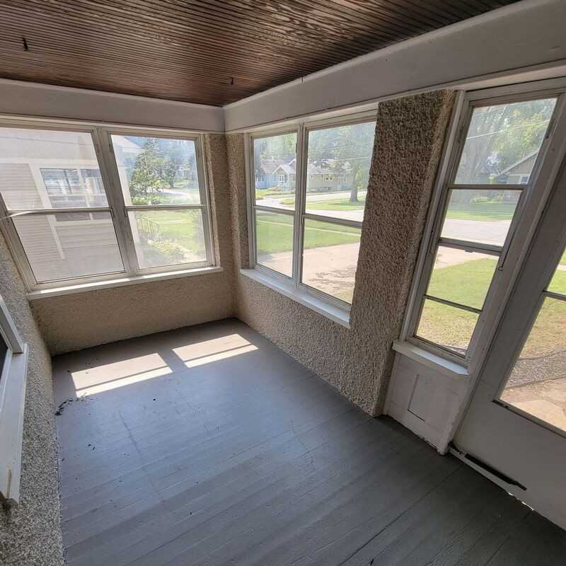 711 40th St - Photo 2 of 15