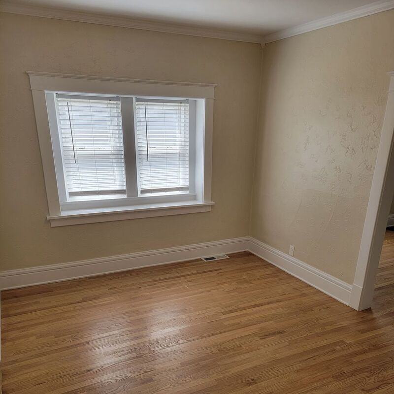 711 40th St - Photo 3 of 15