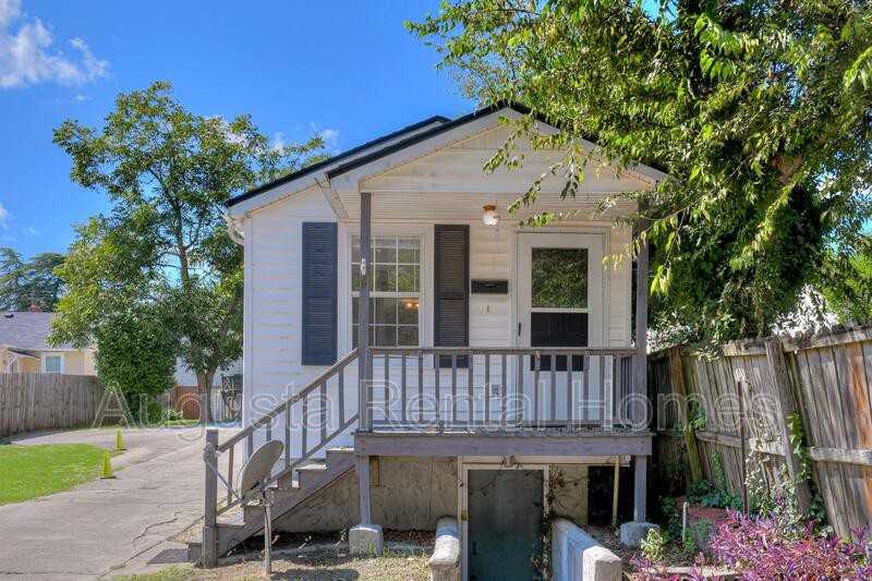 1444 Heard Ave - Photo 3 of 15