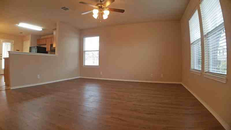 1501 Corn Hill Ln - Photo 3 of 18