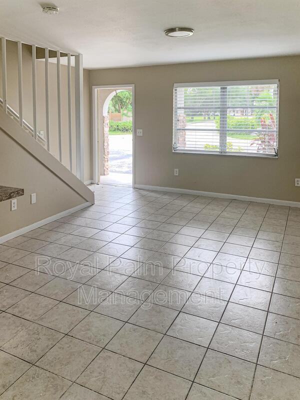 6635 Warwick Circle, Fort Myers, FL 33919 - Photo 2 of 24