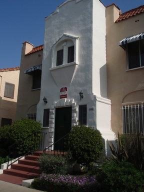 426 N Curson Ave - Photo 3 of 8