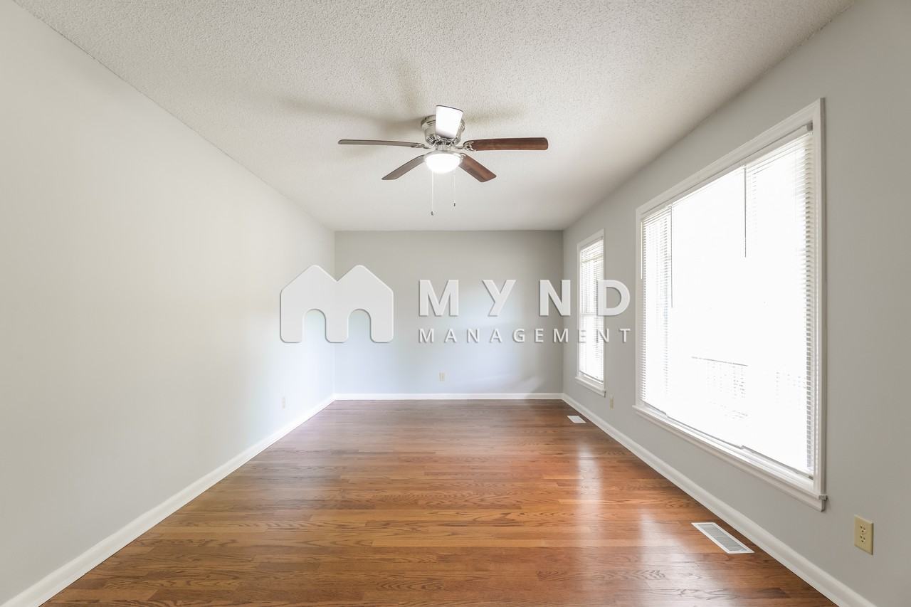 200 Louise Dr - Photo 3 of 16