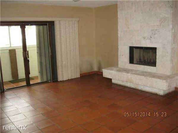 325 SE 26th Ave - Photo 2 of 10