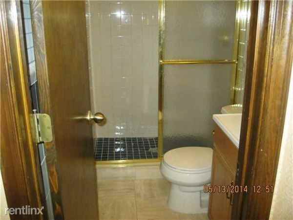 325 SE 26th Ave - Photo 3 of 10