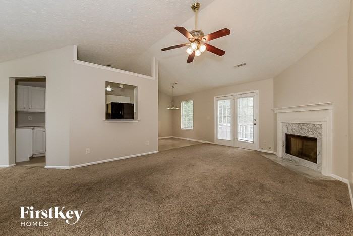 1317 Breezy Ct - Photo 2 of 15