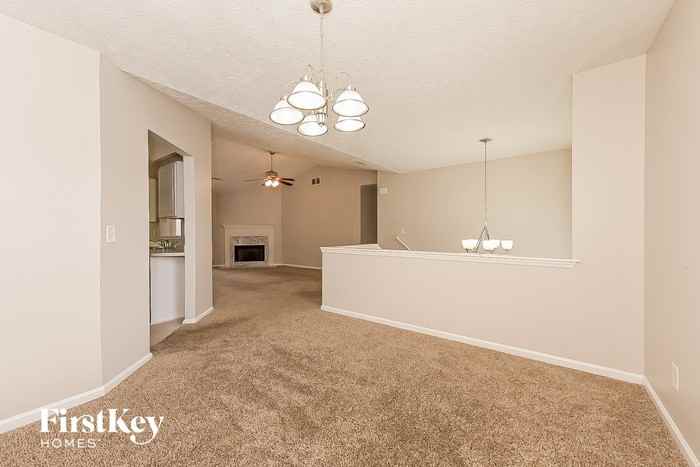 1317 Breezy Ct - Photo 3 of 15