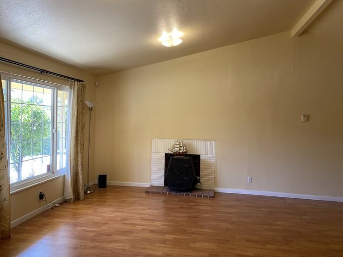 2071 Sunshine Dr - Photo 3 of 29