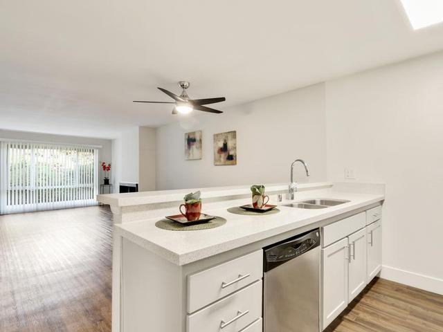 3016 Waverly Dr - Photo 2 of 15