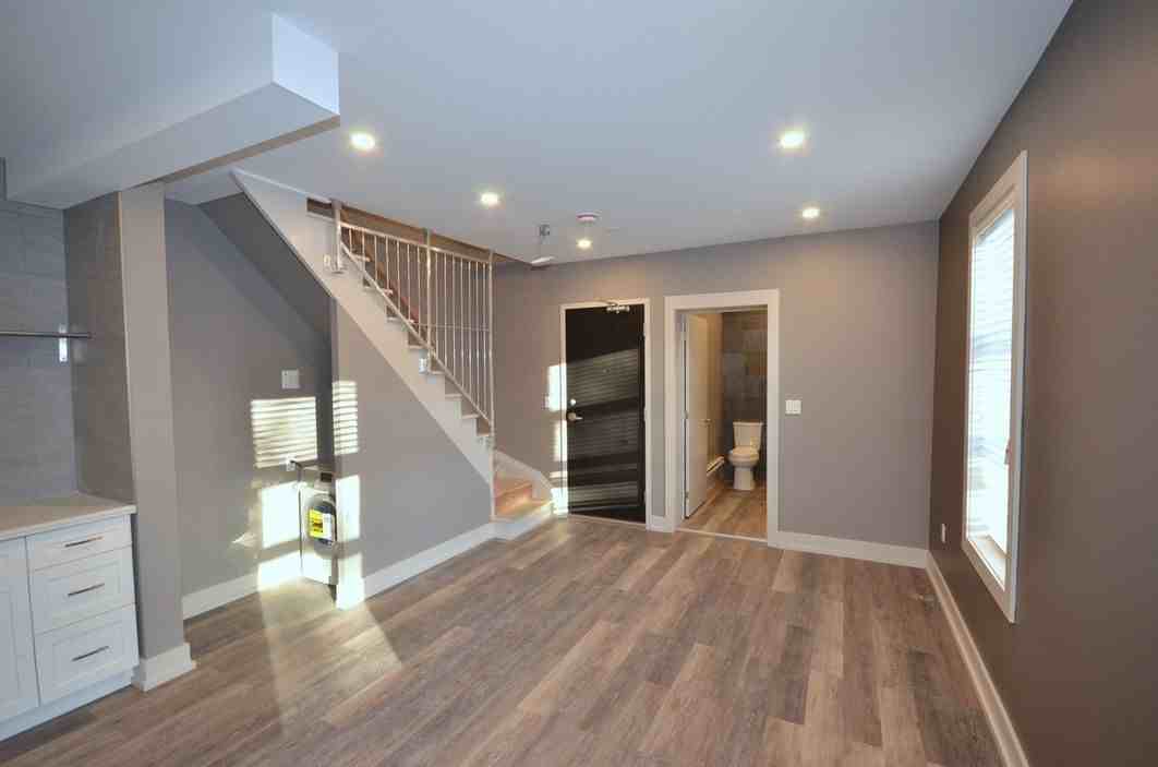 646 Main Street East #8 - Photo 5 of 10