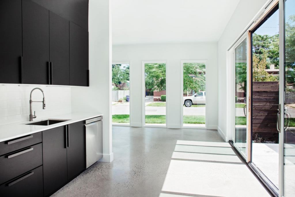 1016 30th St - Photo 5 of 16