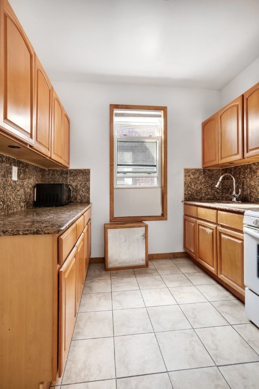 13528 78th Ave - Photo 3 of 3