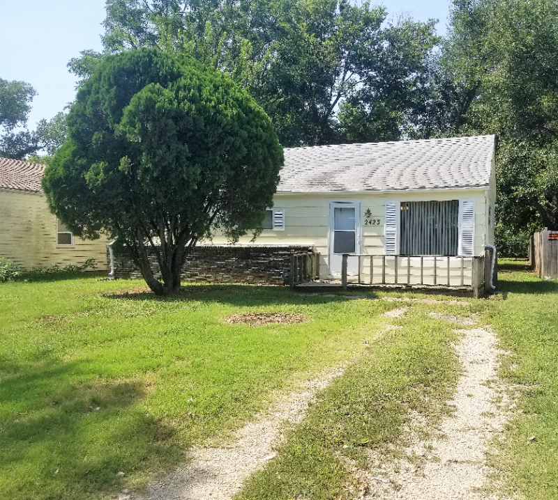 2423 S Pattie St - Photo 2 of 15