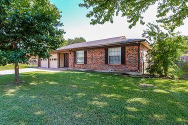 909 Kerry St - Photo 3 of 23