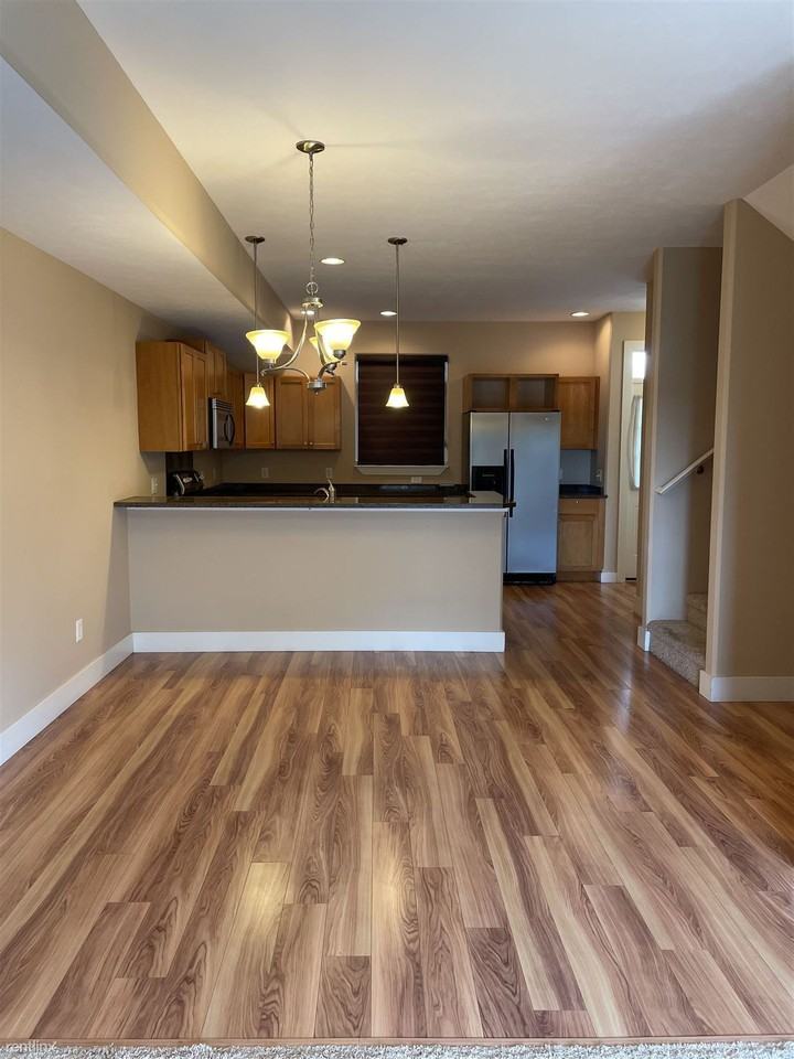 267 S Eastowne Dr - Photo 3 of 14