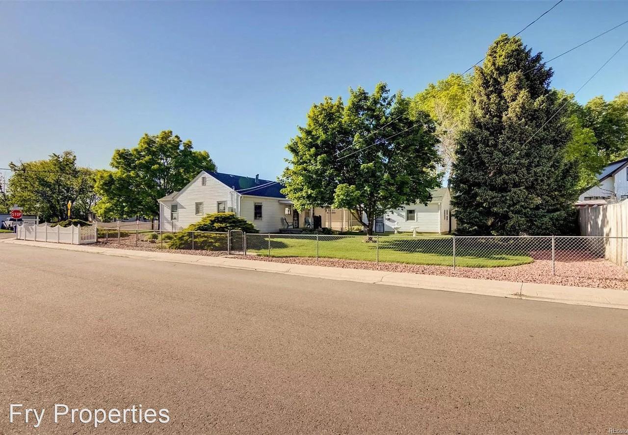 4655 Pierce St. - Photo 3 of 6