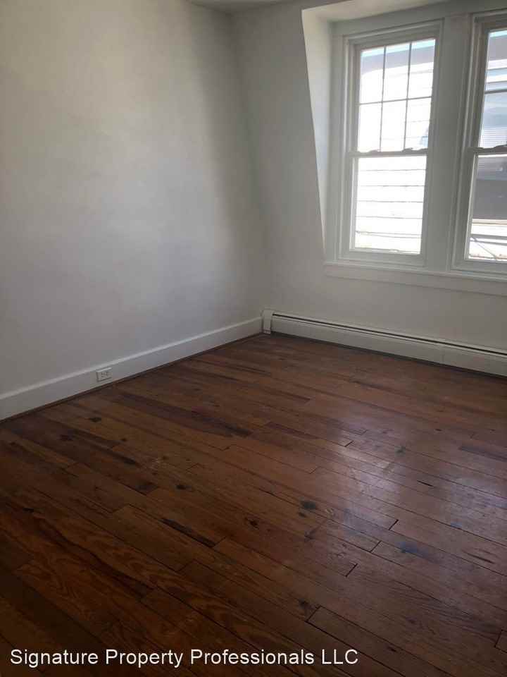 2244 Reading Ave - Photo 2 of 12