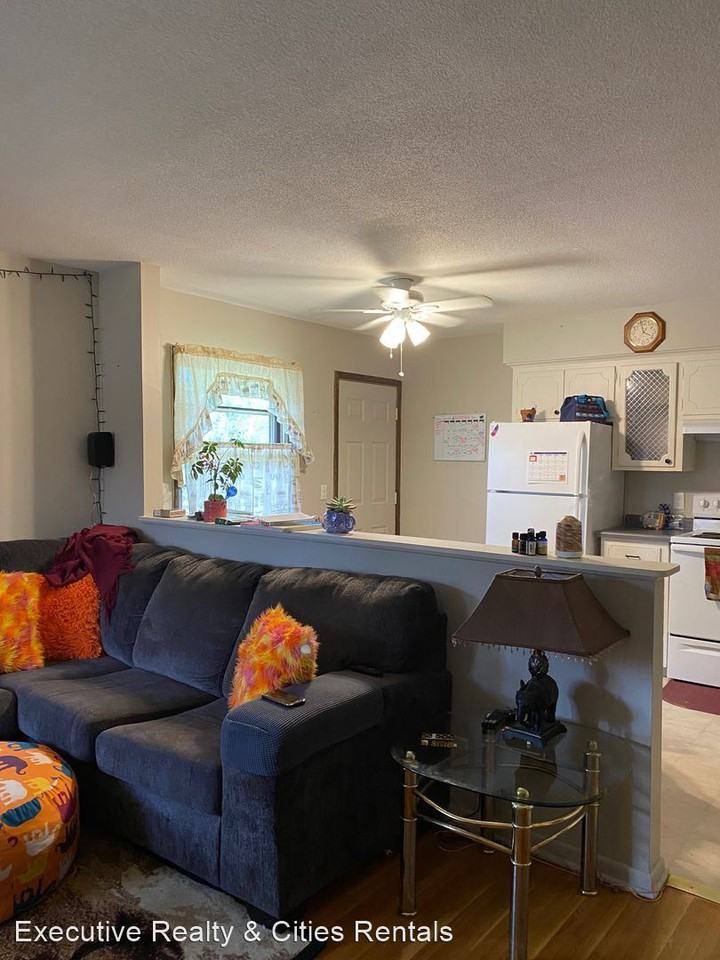 5117 Washington St Ne - Photo 3 of 19