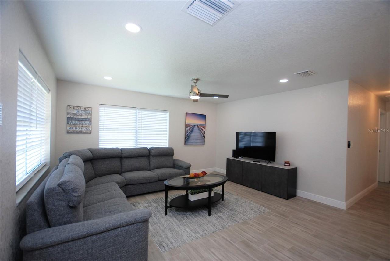 6515 La Mesa Cir - Photo 3 of 20