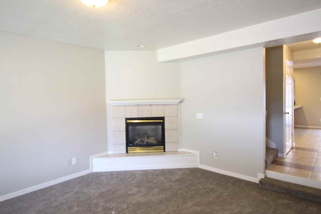 3063 Lincoln Ave - Photo 3 of 24