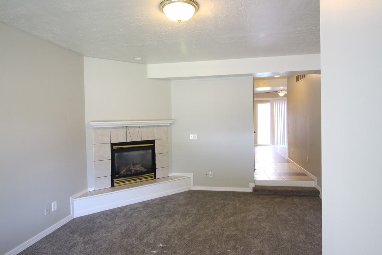 3063 Lincoln Ave - Photo 4 of 24