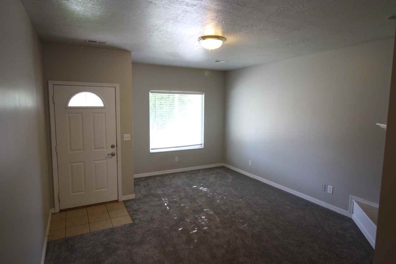 3063 Lincoln Ave - Photo 5 of 24