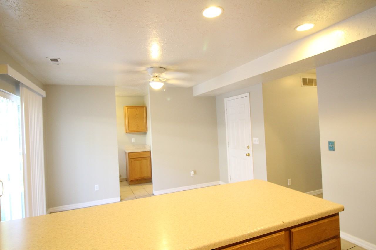 3063 Lincoln Ave - Photo 7 of 24