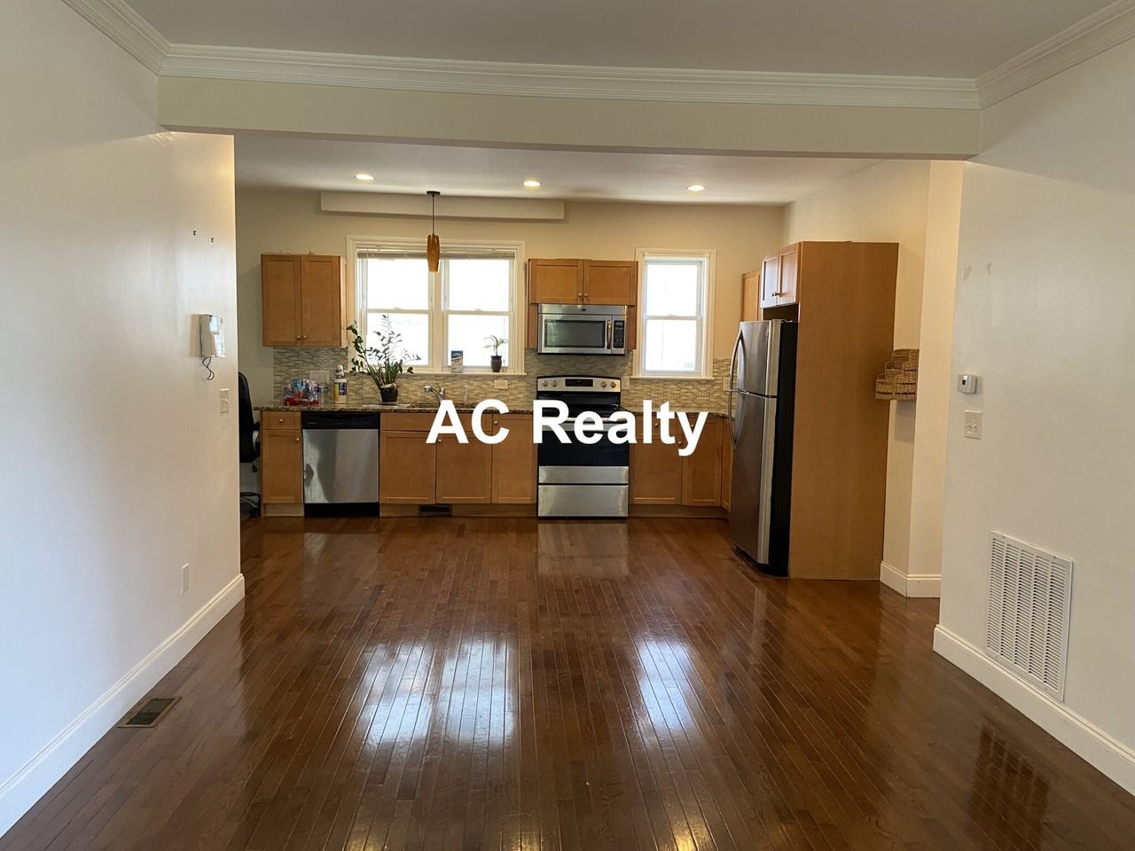 31 Franklin Ave 1 - Photo 3 of 12