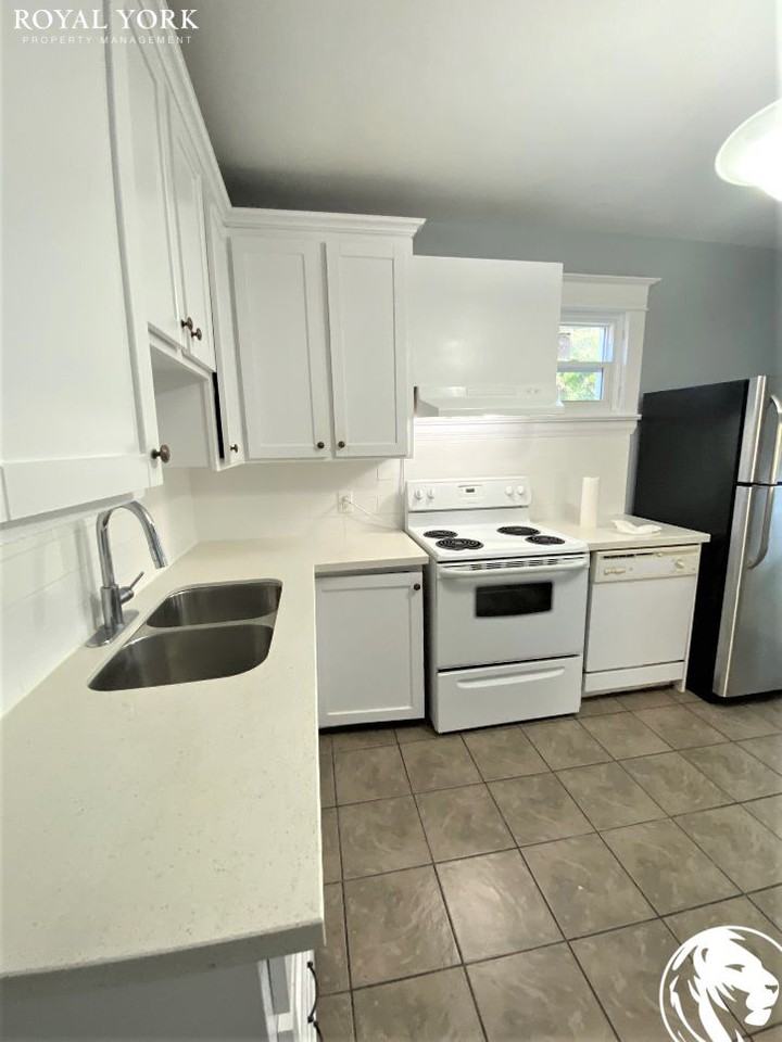 386 Wharncliffe Rd S - Photo 2 of 29