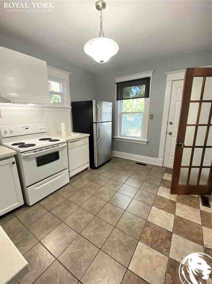 386 Wharncliffe Rd S - Photo 3 of 29