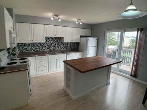 123 213-123 Arabian Drive - Photo 2 of 17