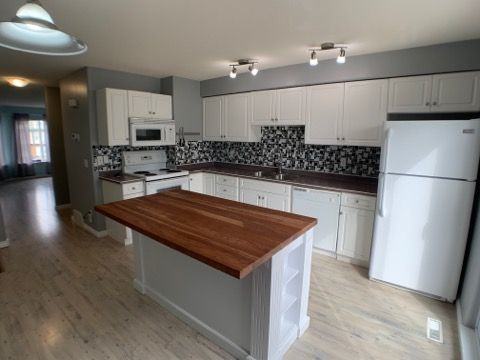 123 213-123 Arabian Drive - Photo 3 of 17