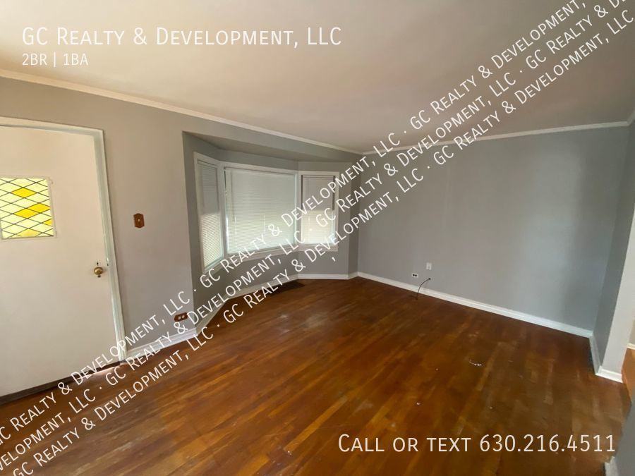 9211 S Sawyer Ave - Photo 2 of 12