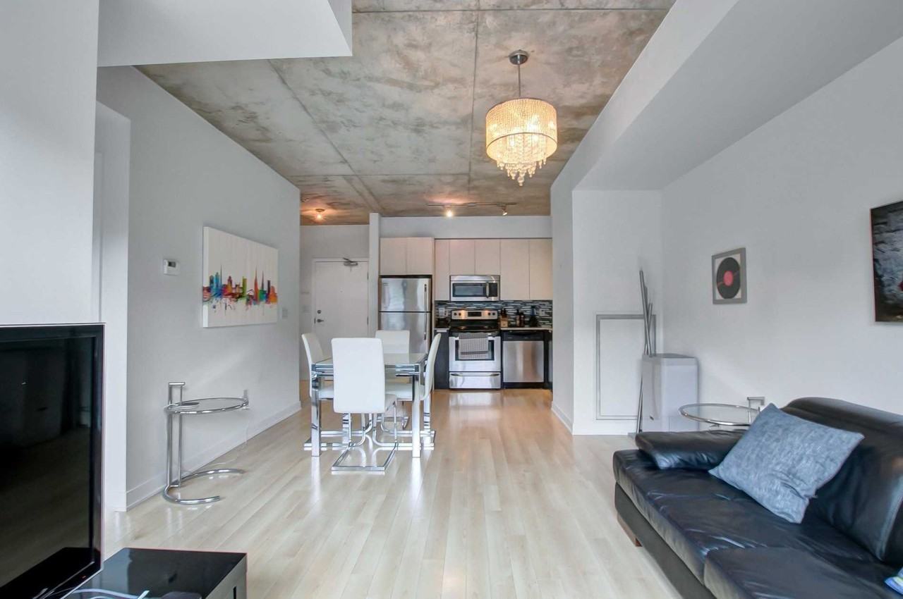 400 Wellington Street West #312