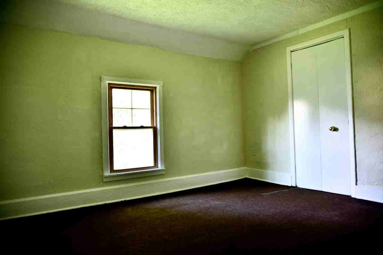 1465 Allen Ave Se - Photo 2 of 14