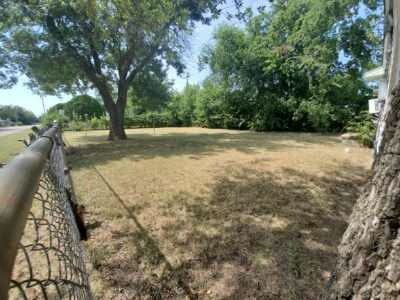 1802 Nw Ozmun Ave - Photo 2 of 3