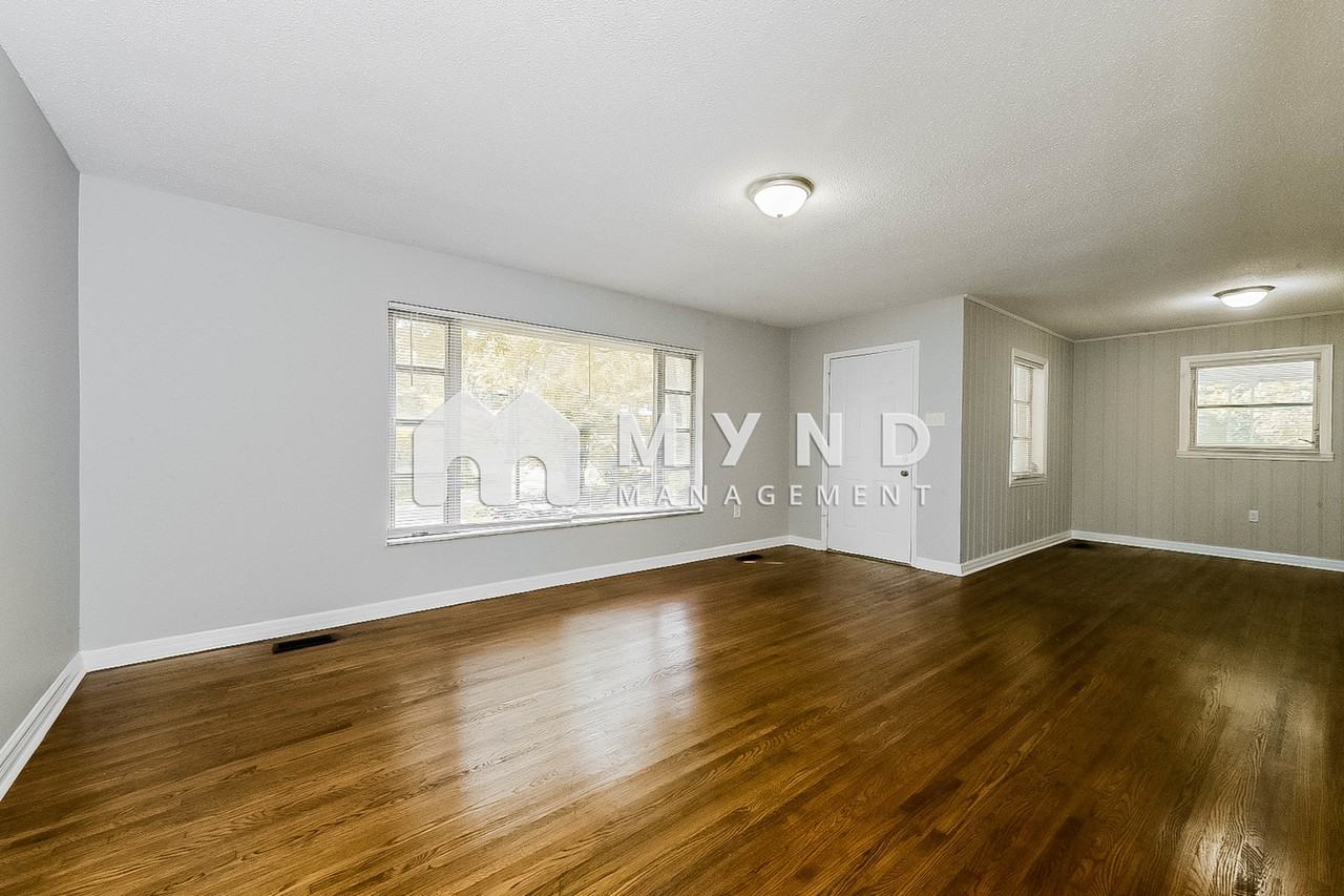 1151 Oakley Dr - Photo 2 of 18
