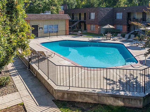 333 S Elm St - Photo 4 of 22