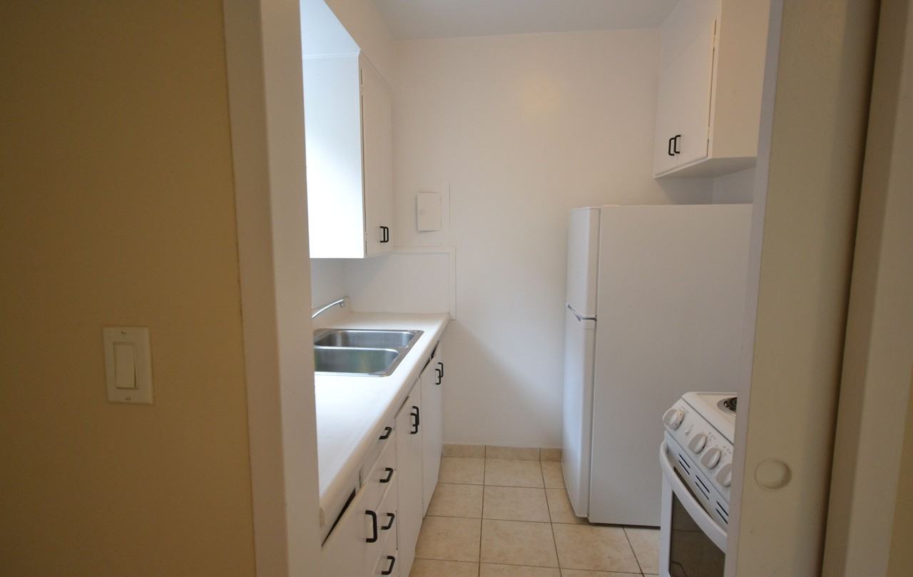 1299 Bayview Avenue #5