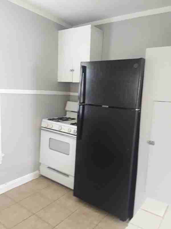 628 N 36th St #B - Photo 3 of 7