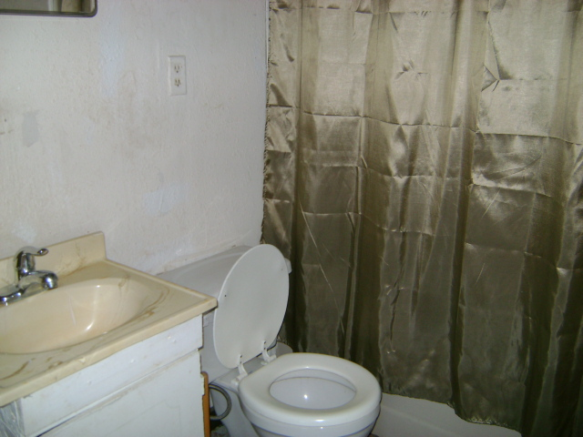 1927 Cotten Rd Apt A - Photo 3 of 4