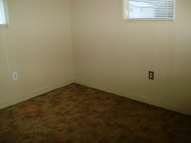 1927 Cotten Rd Apt A - Photo 2 of 4