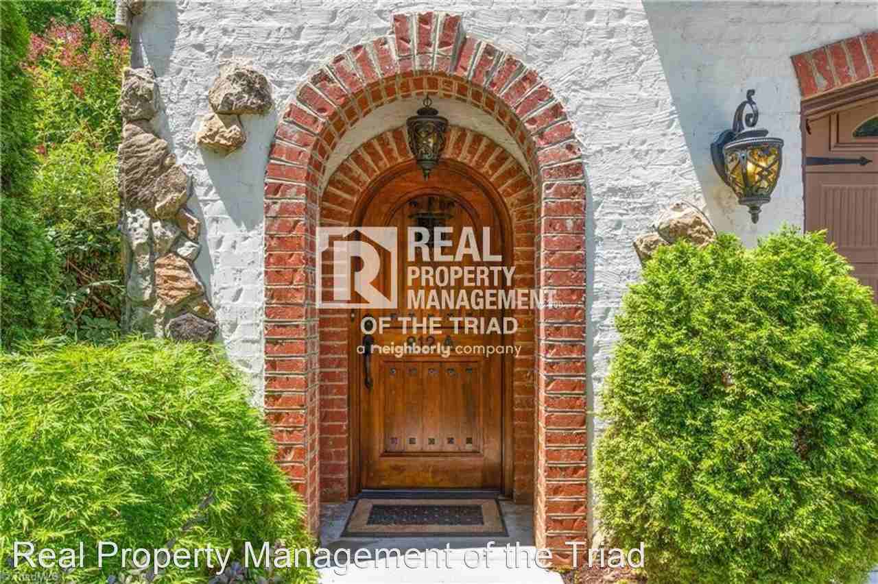 812 Pisgah Church Rd Ste A - Photo 2 of 41