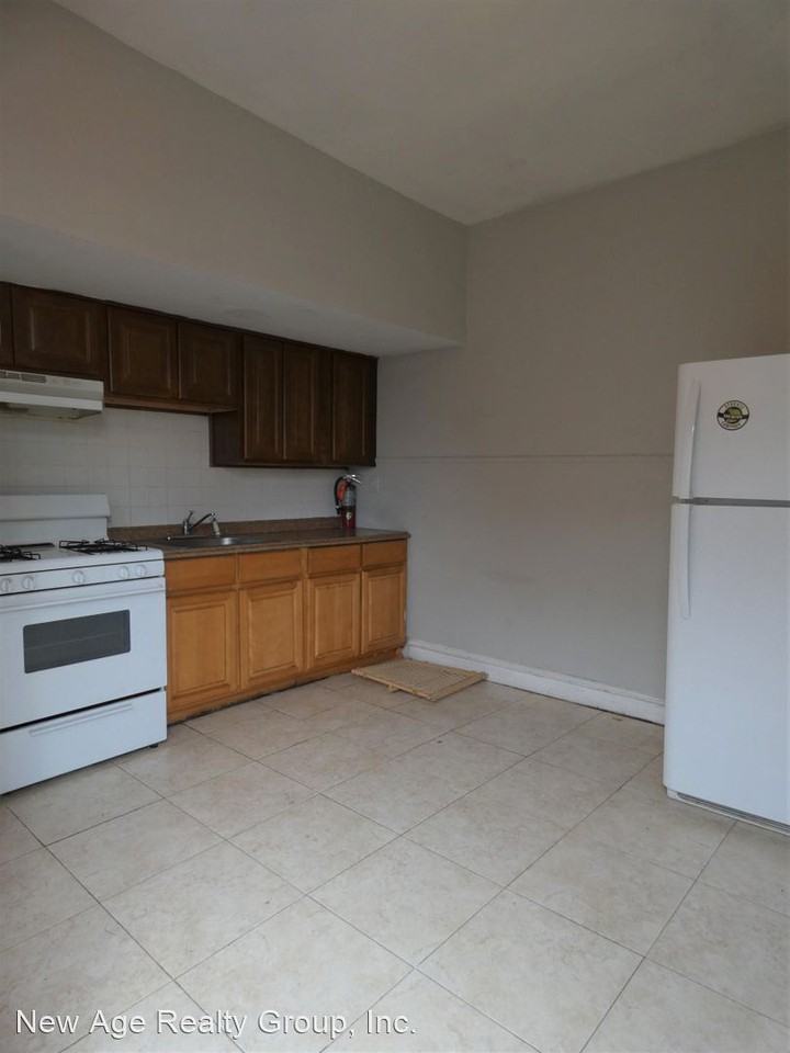 449 E. Walnut Lane - Photo 3 of 8